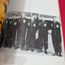 LES DIABLES ROUGES la patrouille acrobatique belge (prix réduit : une griffe s/la couverture et deux pages décousues).