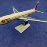 Maquette plastique d'un Boeing 777 — British Airways — 25 cm x 24 cm —