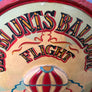 Grand panneau décoratif « GEO BLUNT’S BALLOON FLIGHT – RICHMOND 1816 », bois sculpté et peint, montgolfière en relief (vers 1970-1990)