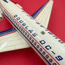 Douglas DC-9 « battery operated » – Nomura Toys (Japon, vers 1966-1970) — 36 L cmx E 37 cm (échelle approximative 1:60) —