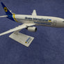 Maquette plastique d’un Boeing 737-300 — Ukraine International — 18 cm x 17 cm —