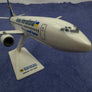 Maquette plastique d’un Boeing 737-300 — Ukraine International — 18 cm x 17 cm —