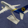 Maquette plastique d’un Boeing 737-300 — Ukraine International — 18 cm x 17 cm —