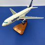 Maquette de bureau Airbus A320 SABENA OO-SNJ – socle bois – 38 cm
