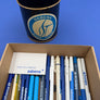 SABENA "Surf Team" Pot à crayons en métal Ø 10 cm — deux stylos offerts —