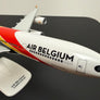 Airbus A340-300 – Air Belgium – Livrée 2018 – Maquette 1/200 en plastique – 31 cm – Avec socle