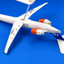 McDonnell Douglas MD-90 SRS – 🇩🇰🇳🇴🇸🇪 SAS Scandinavian Airlines – LN-ROA « Sigurd Viking » – Fratelli Cesana – métal – 1:100 – 42 × 32 cm – avec support
