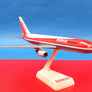 BOEING 767-200 — 🇨🇴 Avianca Colombia — modèle de bureau sur socle — échelle 1:200 — 27 cm