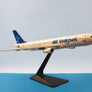 Airbus A330-200 - 🇨🇦 Air Transat - maquette de bureau – 1:202 - 29 × 30 cm