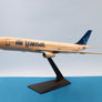 Airbus A330-200 - 🇨🇦 Air Transat - maquette de bureau – 1:202 - 29 × 30 cm