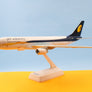 Airbus A330-200 — 🇮🇳 Jet Airways — maquette de bureau en plastique — échelle env. 1:200
