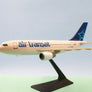 Airbus A310-300 - 🇨🇦 Air Transat - maquette de bureau en plastique avec support – 1:200 - 23 × 23 cm
