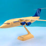 Avro RJ85 - đ§đȘ Sabena - maquette de bureau en plastique avec support â 1:100 - 28 cm