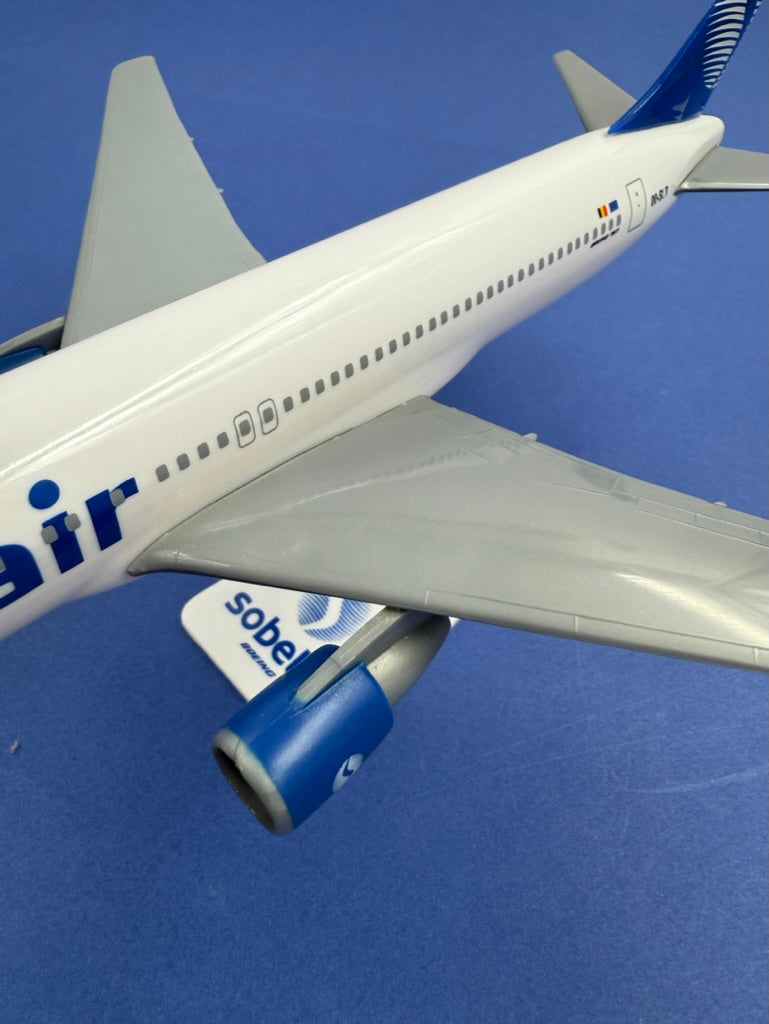 Modèle en plastique sur pied d'un Boeing 767 - 300 de la Sobelair / Sabena (Registration: OO-SLR)