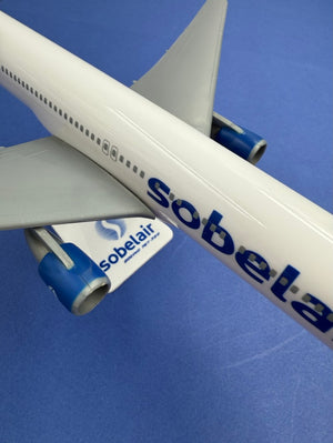 Modèle en plastique sur pied d'un Boeing 767 - 300 de la Sobelair / Sabena (Registration: OO-SLR)