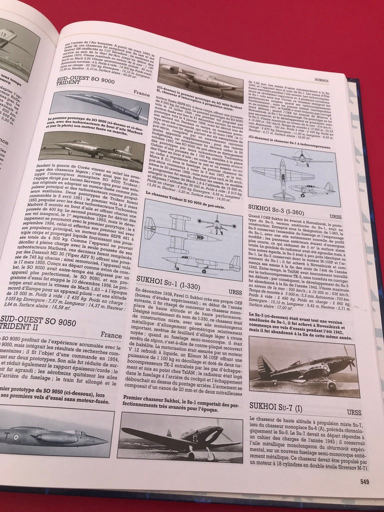 LE GRAND LIVRE DES CHASSEURS — L’encyclopédie illustrée de tous les avions de chasse et tous les détails de leur fabrication —