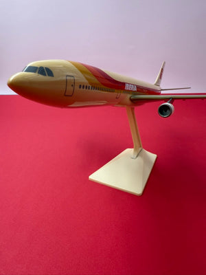 Maquette en plastique du Airbus A340-600 de la Iberia Líneas Aéreas de España