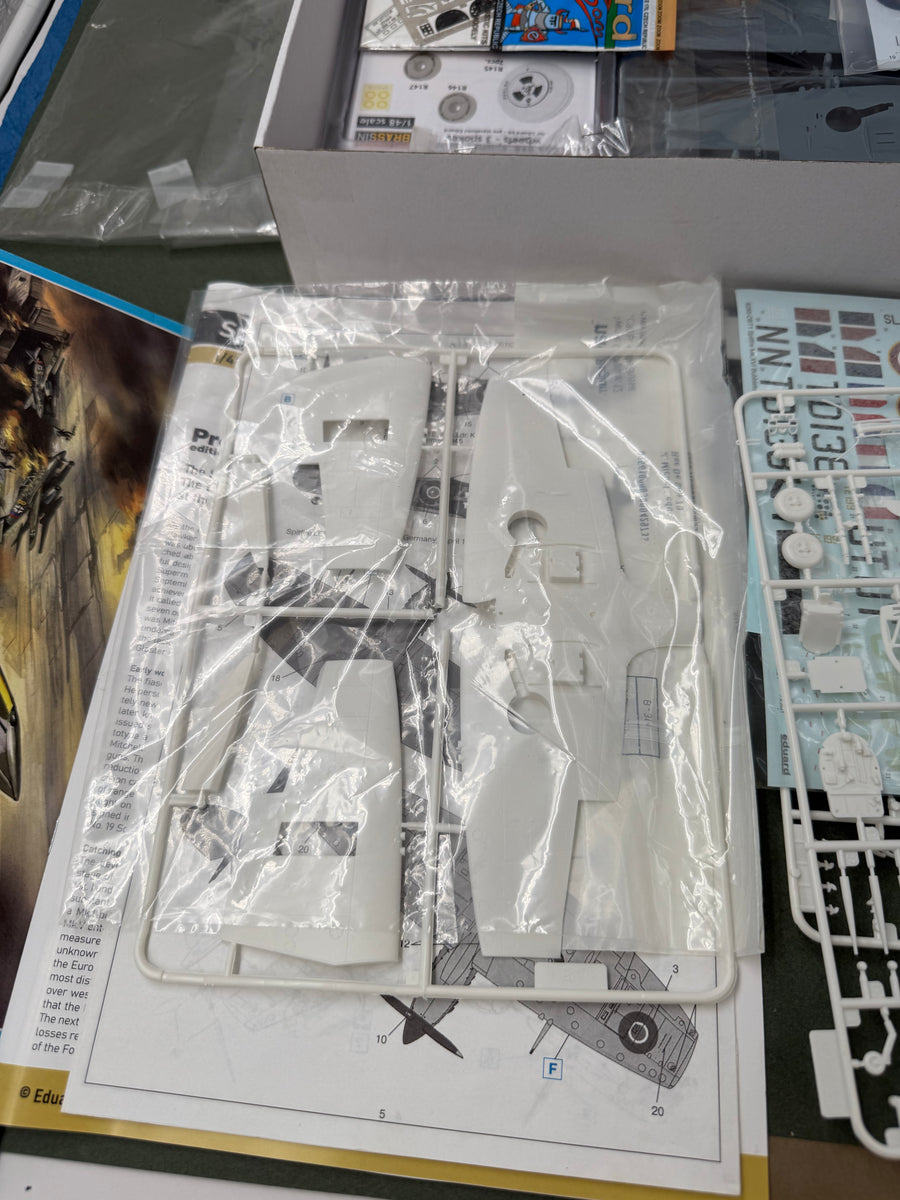 MAQUETTE À MONTER - Spitfire Mk.XVI Bubbletop ProfiPack Eduard | No. 8285 | 1:48