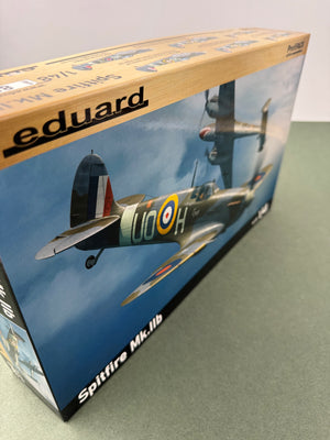 MAQUETTE À MONTER - Spitfire Mk.IIb ProfiPack Edition Eduard | No. 82154 | 1:48