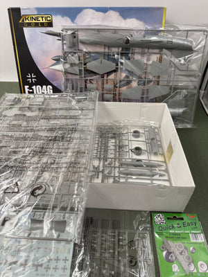 Maquette à monter - F-104G LUFTWAFFE STARFIGHTER KINETIC GOLD 1/48e **LIKE NEW INSIDE UNOPENED**