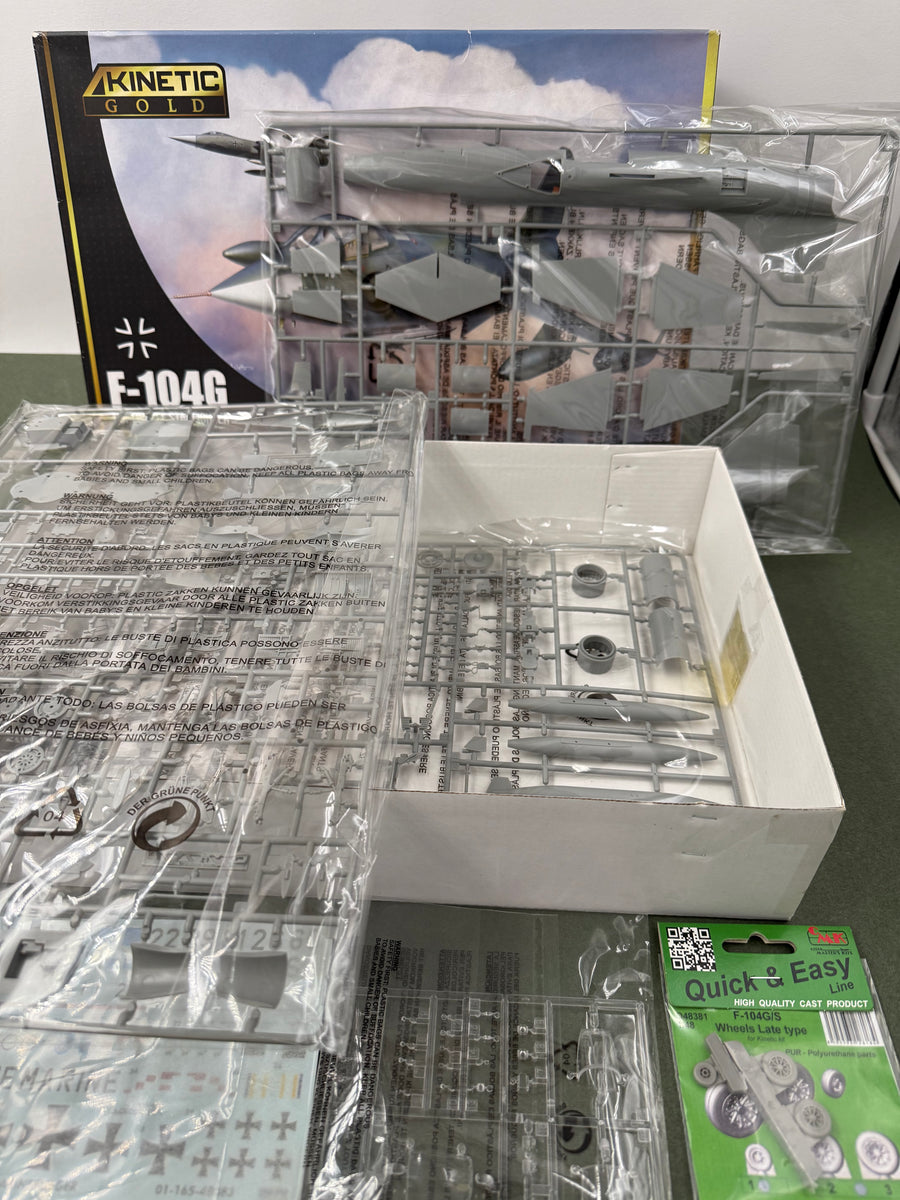 Maquette à monter - F-104G LUFTWAFFE STARFIGHTER KINETIC GOLD 1/48e **LIKE NEW INSIDE UNOPENED**