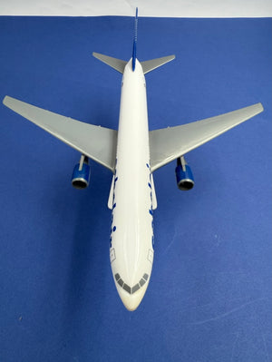 Modèle en plastique sur pied d'un Boeing 767 - 300 de la Sobelair / Sabena (Registration: OO-SLR)