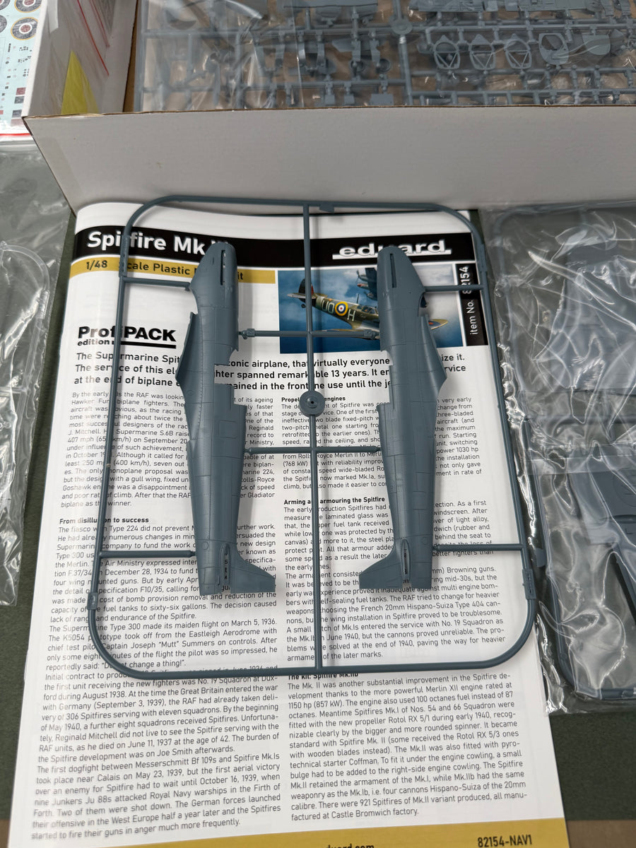 MAQUETTE À MONTER - Spitfire Mk.IIb ProfiPack Edition Eduard | No. 82154 | 1:48