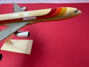 Maquette en plastique du Airbus A340-600 de la Iberia Líneas Aéreas de España