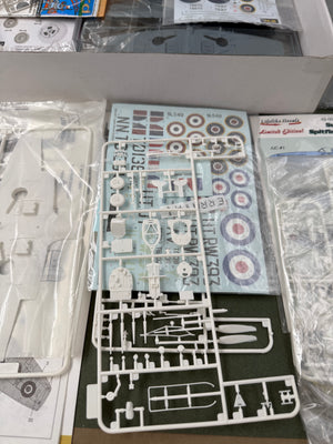 MAQUETTE À MONTER - Spitfire Mk.XVI Bubbletop ProfiPack Eduard | No. 8285 | 1:48