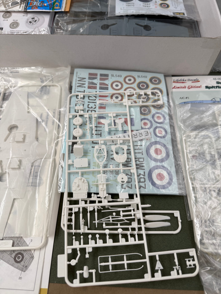 MAQUETTE À MONTER - Spitfire Mk.XVI Bubbletop ProfiPack Eduard | No. 8285 | 1:48