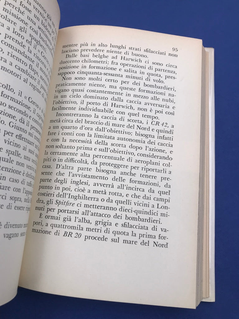 ... OBBEDIRE E COMBATTERE  — L'AVIAZIONE ITALIANA NELL'ULTIMO CONFLITTO MONDIALE —