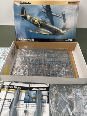 MAQUETTE À MONTER - Spitfire Mk.IIb ProfiPack Edition Eduard | No. 82154 | 1:48