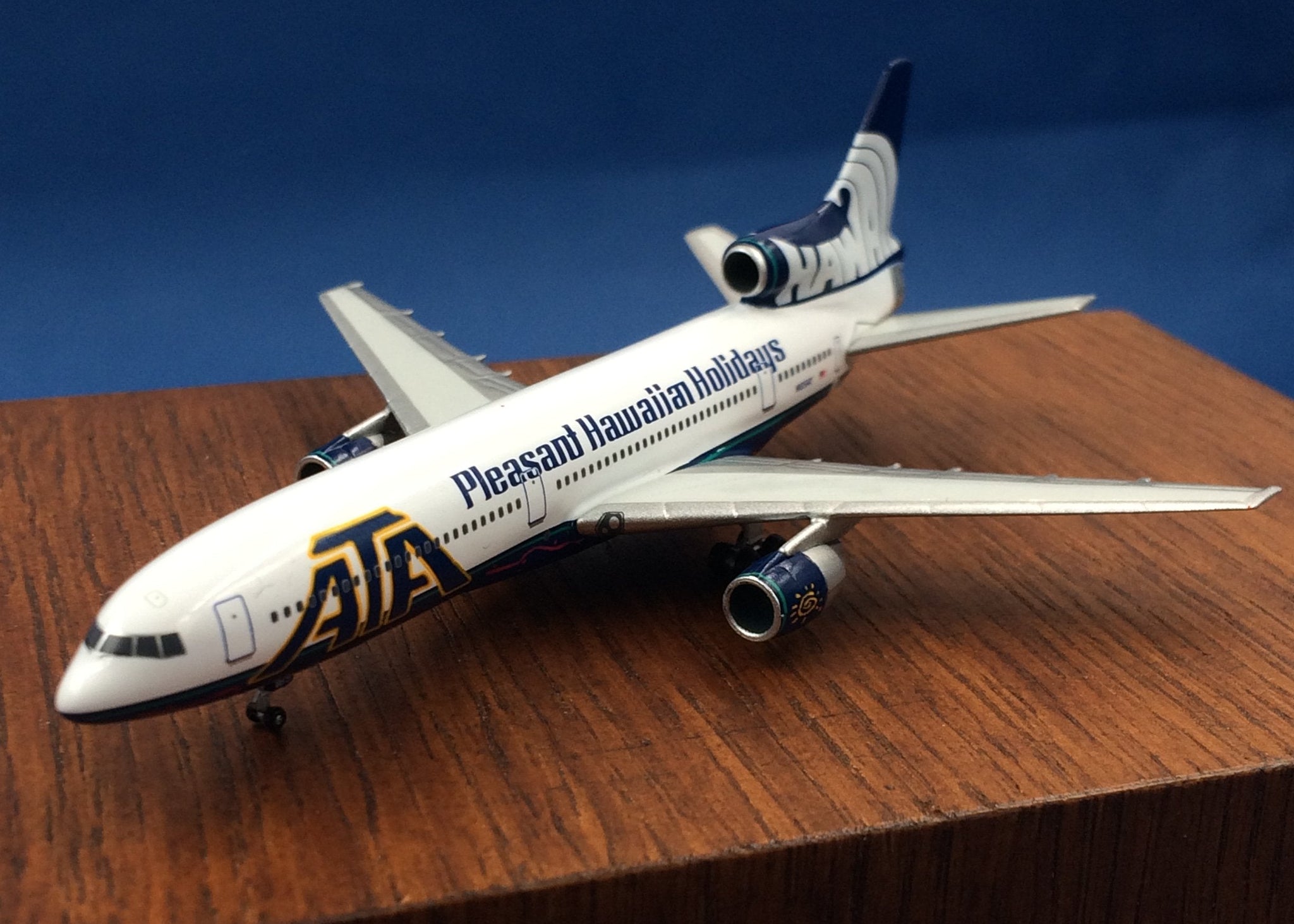 Ata Model DIE-CAST MODEL — 🇺🇸 ATA Hawaiian Holidays — Lockheed L-1011 — HERPA ...