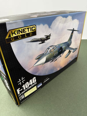 Maquette à monter - F-104G LUFTWAFFE STARFIGHTER KINETIC GOLD 1/48e **LIKE NEW INSIDE UNOPENED**