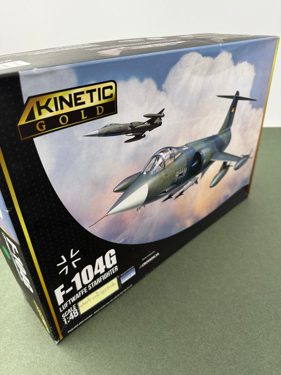 Maquette à monter - F-104G LUFTWAFFE STARFIGHTER KINETIC GOLD 1/48e **LIKE NEW INSIDE UNOPENED**