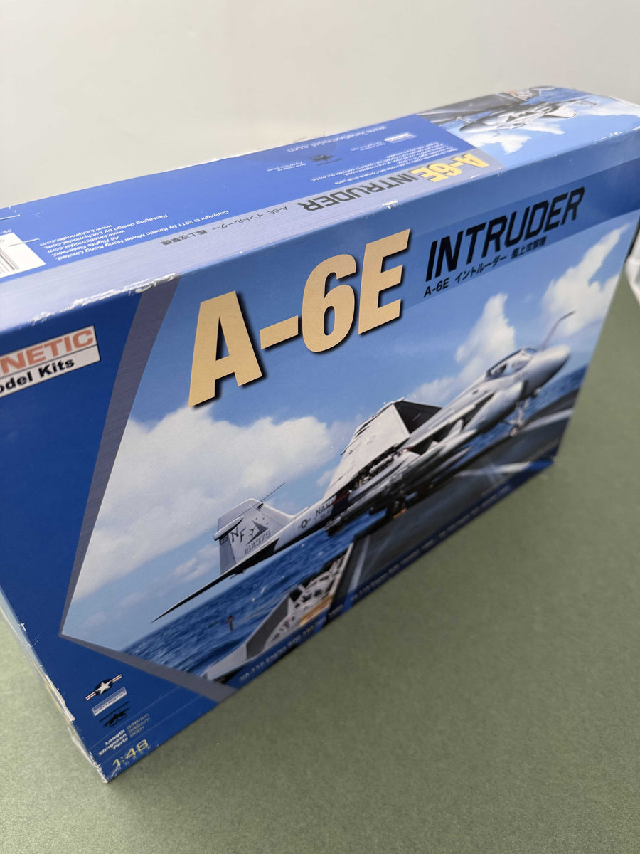 MAQUETTE À MONTER - A-6E Intruder **LIKE NEW INSIDE UNOPENED**
