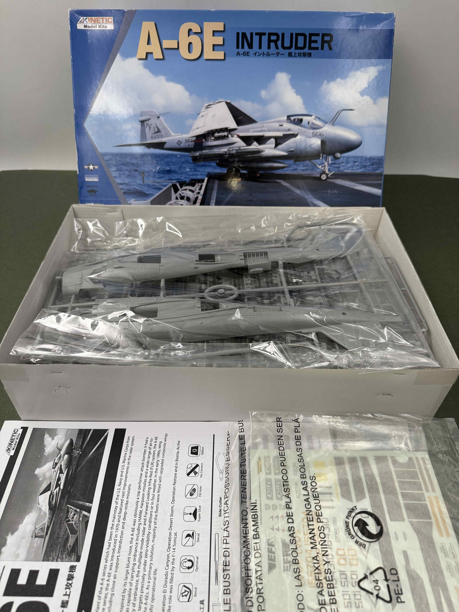 MAQUETTE À MONTER - A-6E Intruder **LIKE NEW INSIDE UNOPENED**