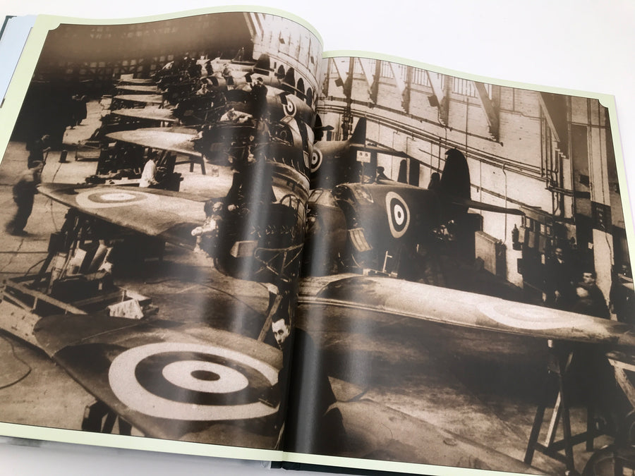 SPITFIRE: HISTOIRE D'UNE ICONE DE L'AVIATION