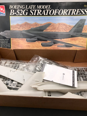 1/72 SCALE MODEL BOEING LATE MODEL B-52G STRATOFORTRESS (inside open sale for parts)