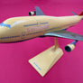 Maquette de présentation d’un Boeing 747-357 (série -300) — Livrée Swissair années 1980 — échelle 1/200 — 35 L cmx E 30 cm