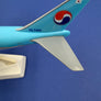 Maquette de présentation d’un Boeing 747-400F de la Korean Air Cargo “Celestial Blue” — 1/250 —