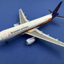 Maquette de présentation d’un Airbus A320-214 de la compagnie "brussels airlines" “Belgian Red Devils” (OO-SND) — 1/200 —