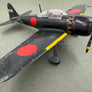 – Maquette montée (plastique) — Mitsubishi A6M “Zero” chasseur embarqué japonais (1940–1945) — 1/32 —