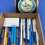 SABENA "Surf Team" Pot à crayons en métal Ø 10 cm — deux stylos offerts —