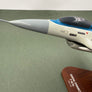 Maquette du F-16 XL, prototype expérimental — 40 cm x 26 cm —