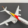 Airbus A340-300 – Air Belgium – Livrée 2018 – Maquette 1/200 en plastique – 31 cm – Avec socle