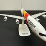 Airbus A340-300 – Air Belgium – Livrée 2018 – Maquette 1/200 en plastique – 31 cm – Avec socle