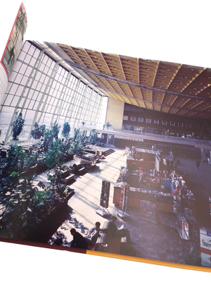 SKYHALL BY BRUSSELS AIRPORT (NL-FR-EN) (Dédicacé par le photographe)