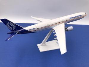 Airbus 330-300 SN Brussels Airlines Scale 1:200. Maquette en plastique, montée. Excellent état.