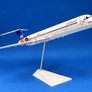McDonnell Douglas MD-90 SRS – 🇩🇰🇳🇴🇸🇪 SAS Scandinavian Airlines – LN-ROA « Sigurd Viking » – Fratelli Cesana – métal – 1:100 – 42 × 32 cm – avec support